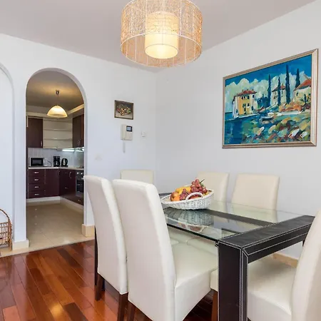 Apartment Pet Friendly Apartment In Icici With Wifi Icici