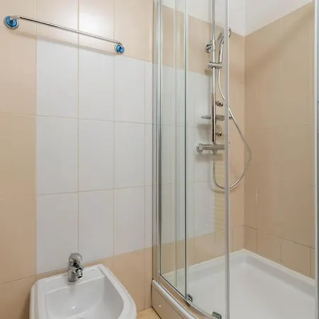 Pet Friendly Apartment In Icici With Wifi