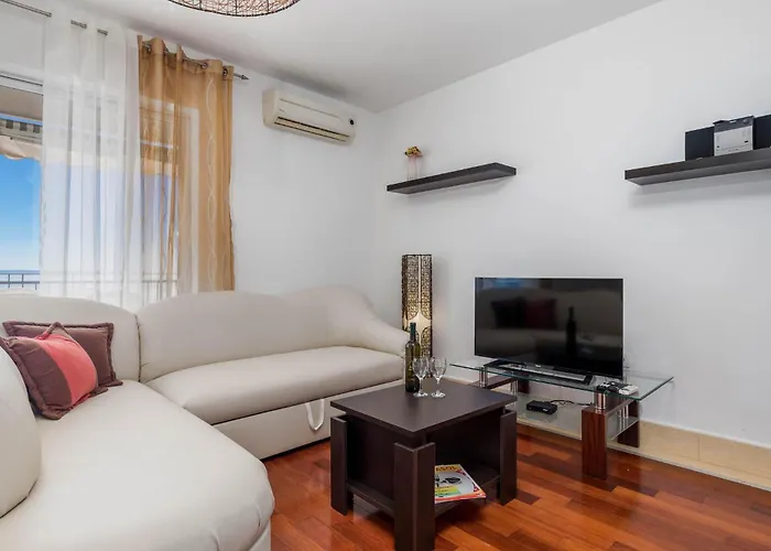 3 Bedroom Stunning Apartment In Icici Apartment *