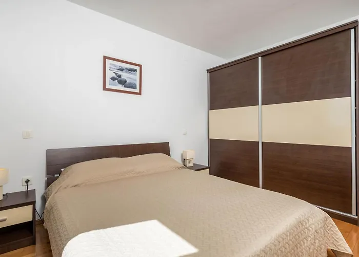 3 Bedroom Stunning Apartment In Icici Apartment